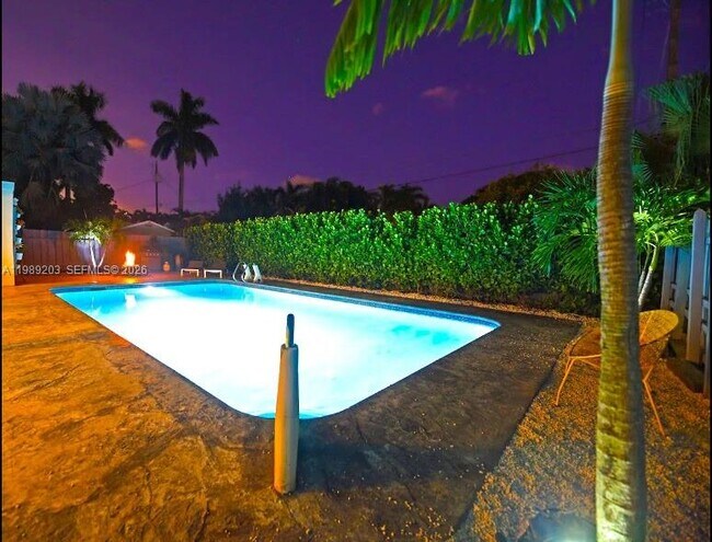 Building Photo - 909 N 13th Ct