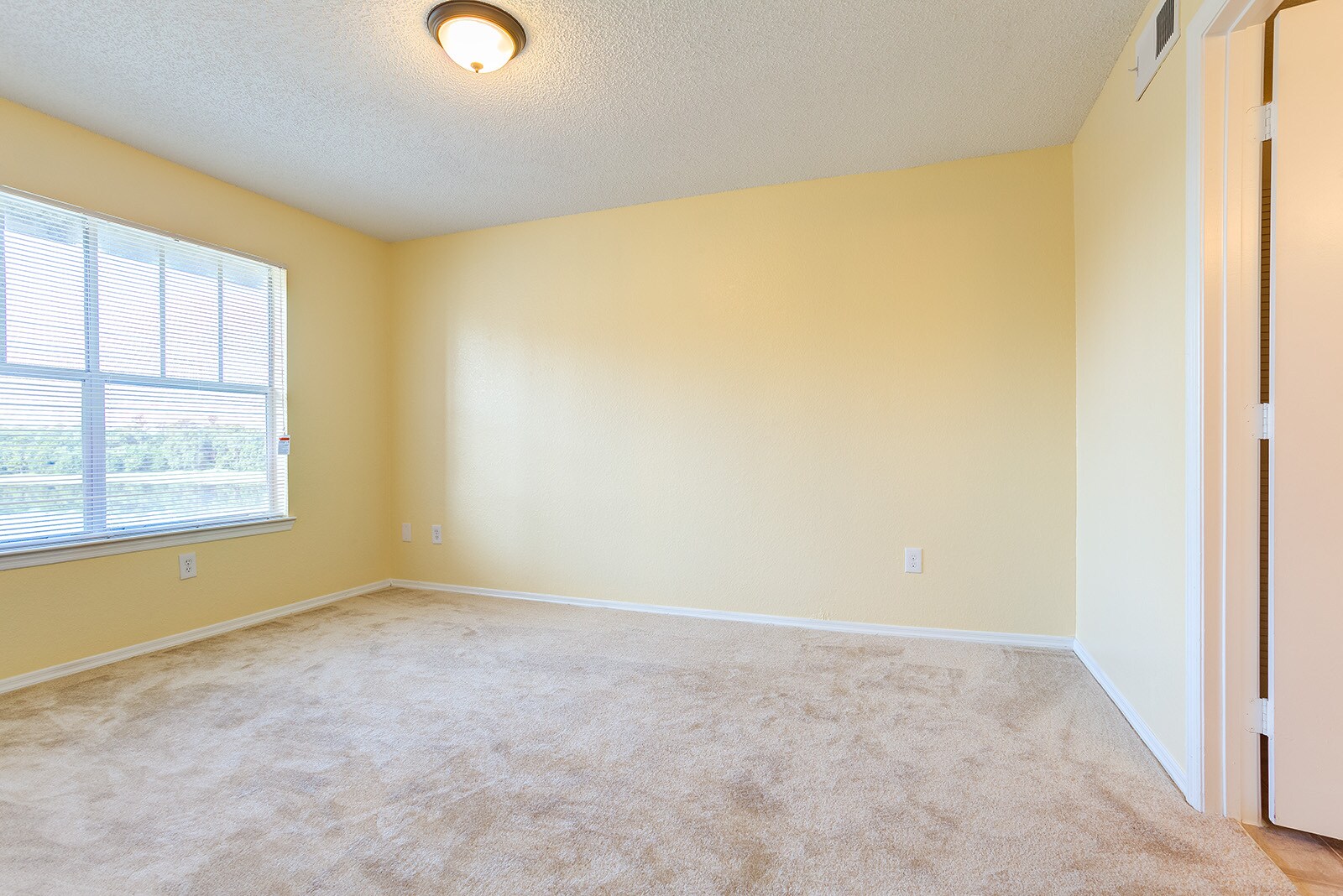 Building Photo - 2214 Grand Cayman Ct