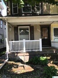 Building Photo - 1030 Center St