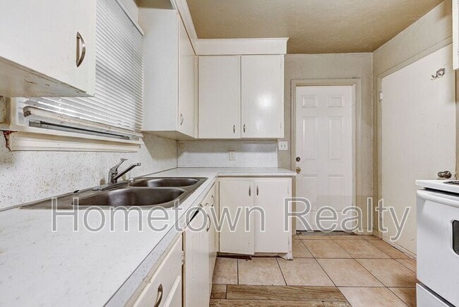 Building Photo - 410 E Steed Dr