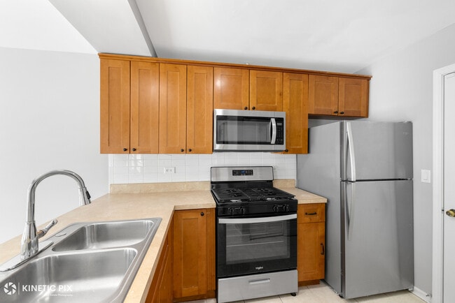 Building Photo - 313 Cromwell Ct