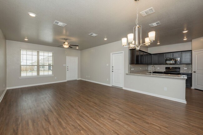 Building Photo - Beautifully designed and thoughtfully main...
