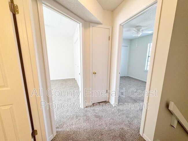 Building Photo - 875 Fairview Dr