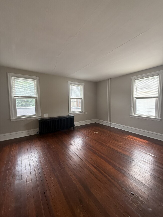 Building Photo - 272 Maple Ave
