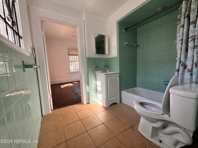 Building Photo - 3728 Silver St