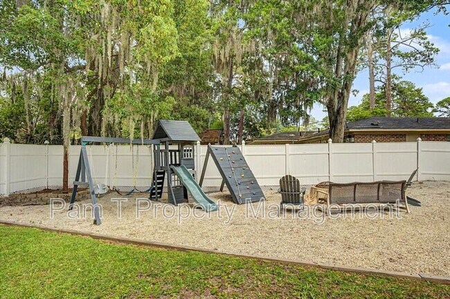 Building Photo - 1332 Grace Dr