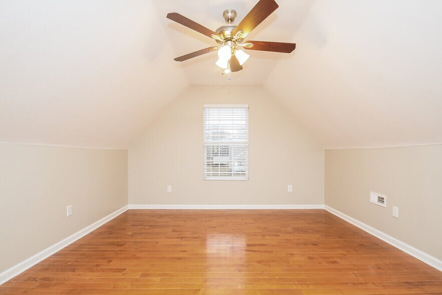 Building Photo - 306 Gatewood Dr