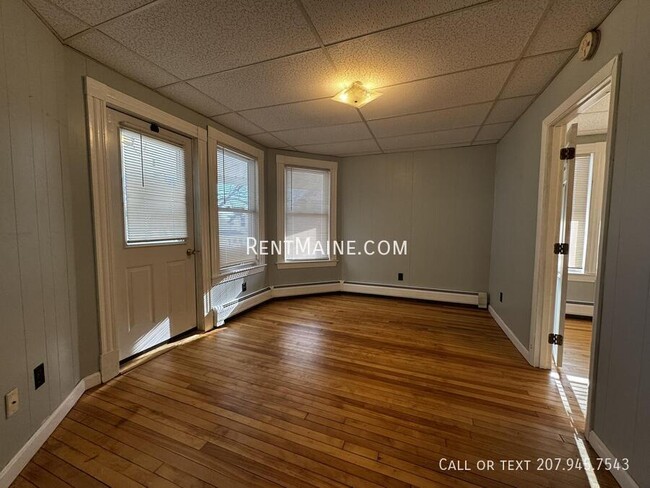 Building Photo - 17 Edwards St