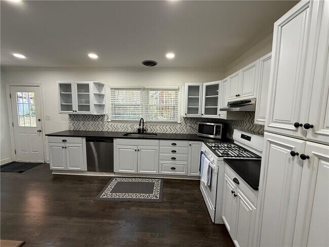 Building Photo - 1140 Goodwin Pl NE