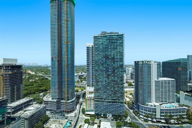 Building Photo - 1395 Brickell Ave