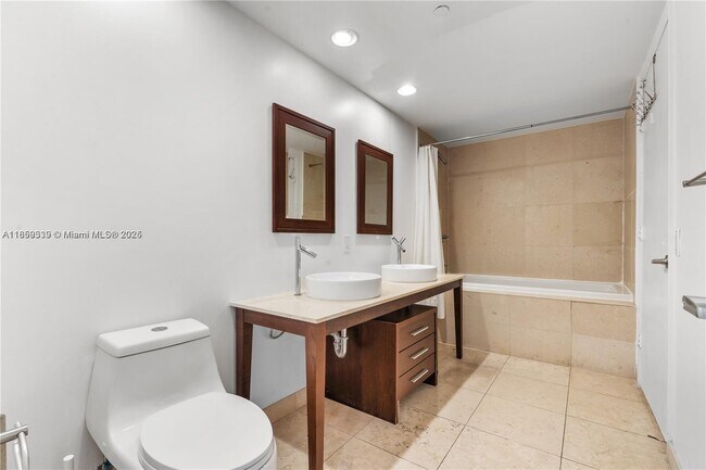 Building Photo - 485 Brickell Ave