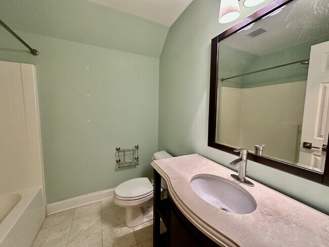 Building Photo - Charming Two Bedroom Home in Pinecrest!