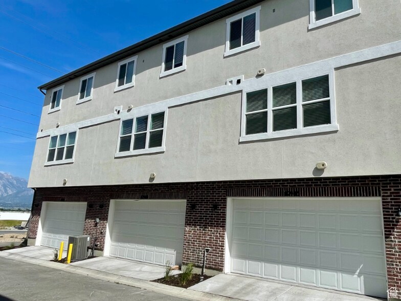 Building Photo - 12921 Trail
