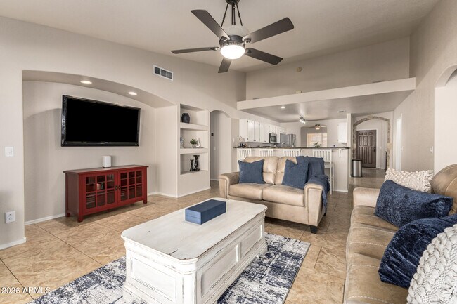 Building Photo - 6424 E Menlo St