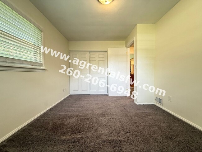Building Photo - 2 Bedroom House