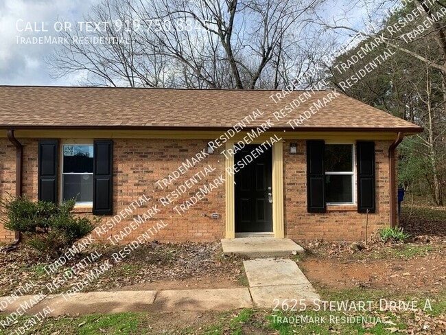 Primary Photo - 2625 Stewart Dr