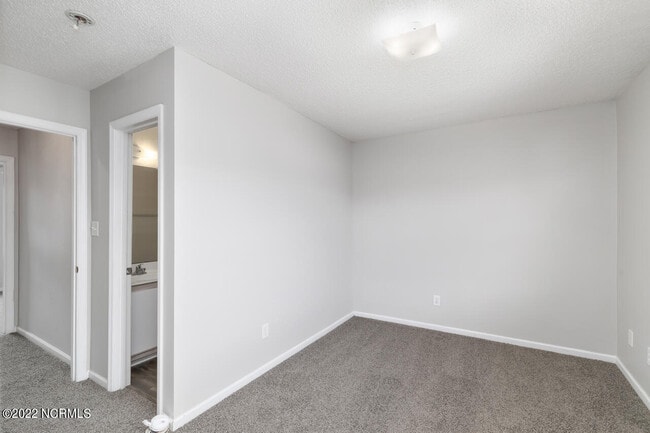 Building Photo - 103 Woodlake Ct