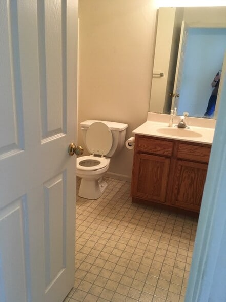 Building Photo - 5339 Ponderosa St.