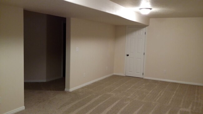 Building Photo - 88 River Pointe Dr