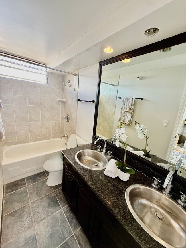 Building Photo - Century Park Plaza/2BR/2BA/2PK