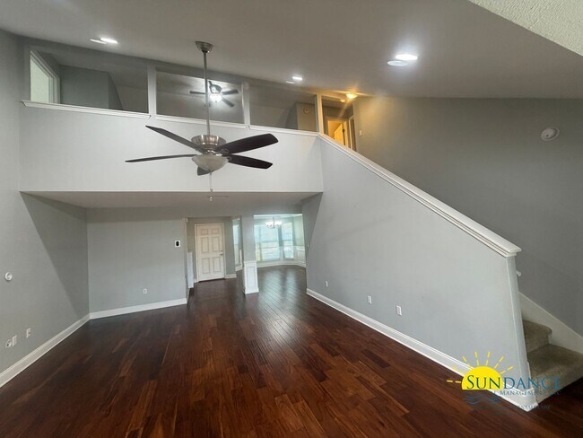 Building Photo - Spacious 5-Bedroom Home with Heated Pool & Hot Tub in Niceville!