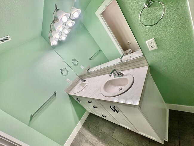 Building Photo - What Beauty! Live with serenity ~ Short distance to the heart of hazel Dell