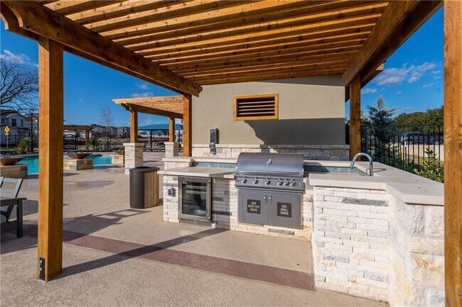 Building Photo - 1728 Fountain Bridge Dr