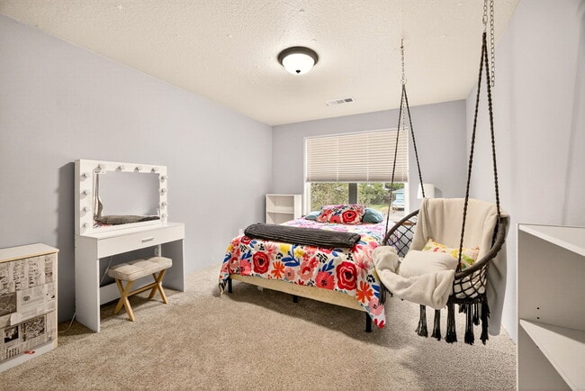 Building Photo - 1719 Lithia Way