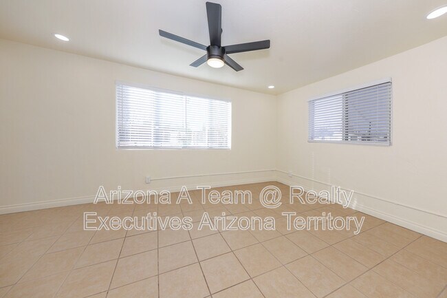 Building Photo - 1654 N Rosemont Blvd