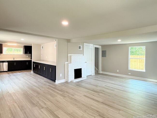Building Photo - 312 Avondale Ave