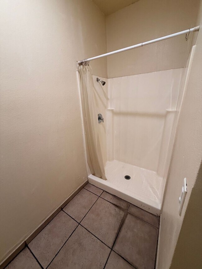 Building Photo - 2 Bed, 2 Bath Fullerton Condo For Rent w/ ...