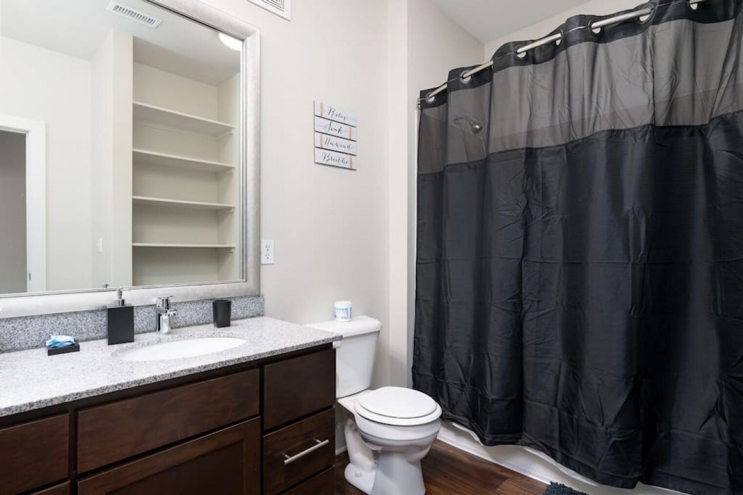Building Photo - 2525 Solana Way