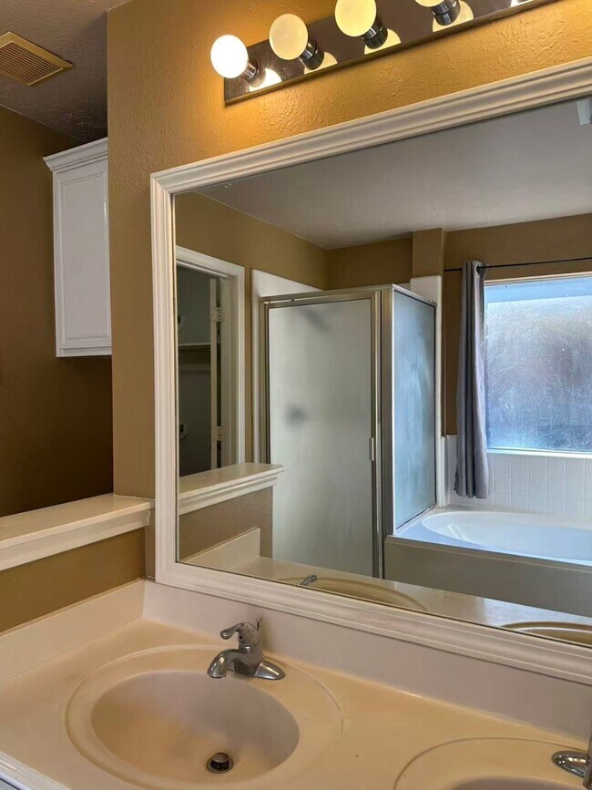 Building Photo - 2919 Foxden Dr