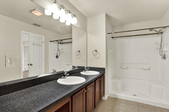 Building Photo - 2630 Edgewater Falls Dr