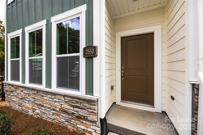 Building Photo - 2550 Lydia Ave