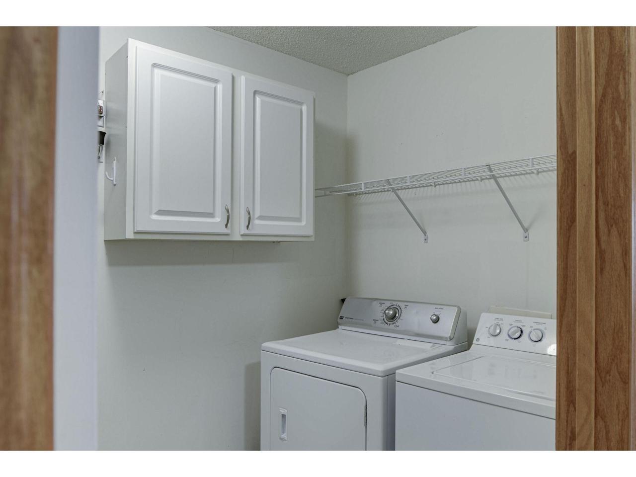 Building Photo - 1046 Providence Dr