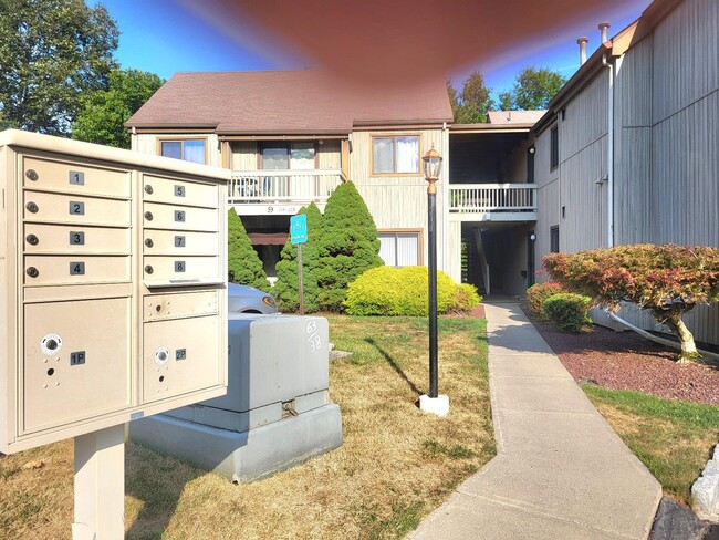 Building Photo - 128 Sycamore Dr