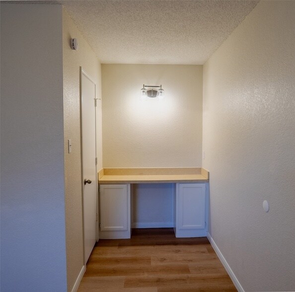 Building Photo - 6616 Parkview Ln
