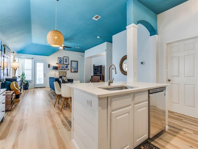 Building Photo - 508 Hackberry Dr