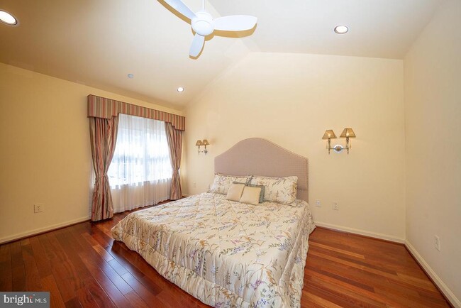 Building Photo - 234 Lookout Pl