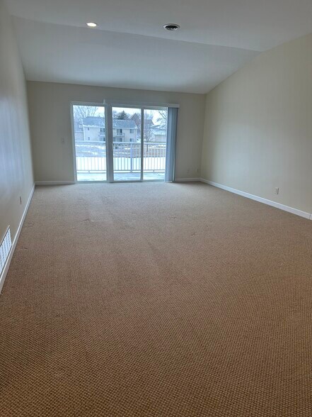 Primary Photo - 252 Terraplane Dr SE