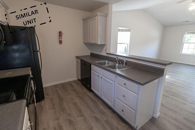 Building Photo - 3320 E St Charles Rd