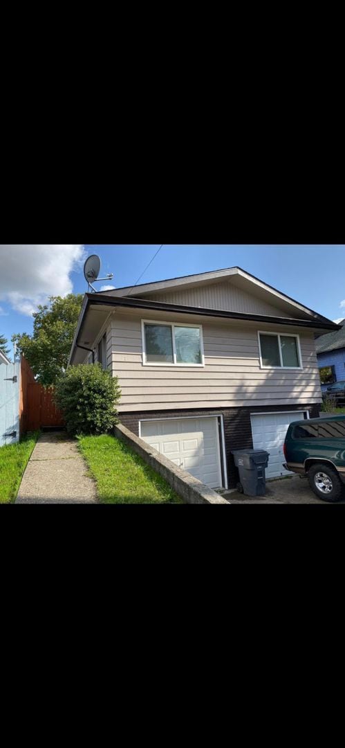 Building Photo - Charming 2 Bedroom with Attached Garage!