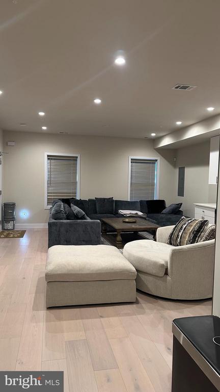 Building Photo - 235 Valley Ave SE