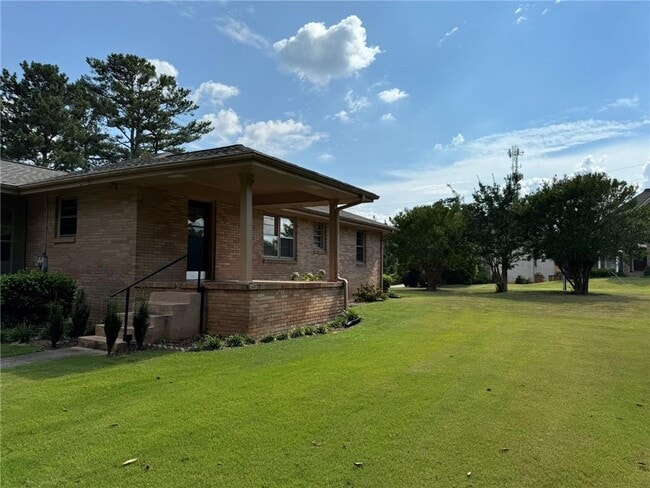 Building Photo - 5005 Lower Roswell Rd