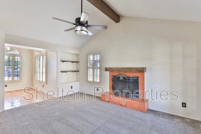 Building Photo - 2708 E Leonora St