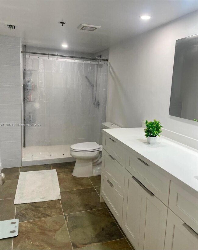 Building Photo - 8877 Collins Ave