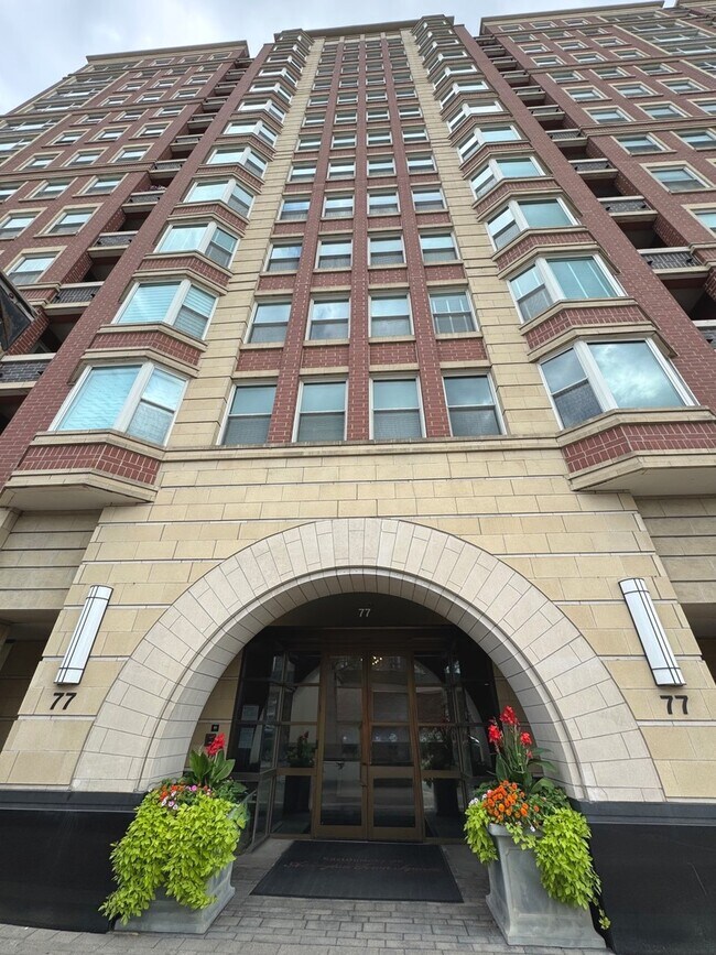 Building Photo - 77 S Evergreen Ave