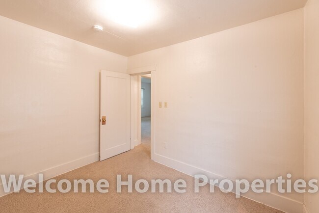 Building Photo - Cozy 2 Bedroom Apartment Close to WWU
