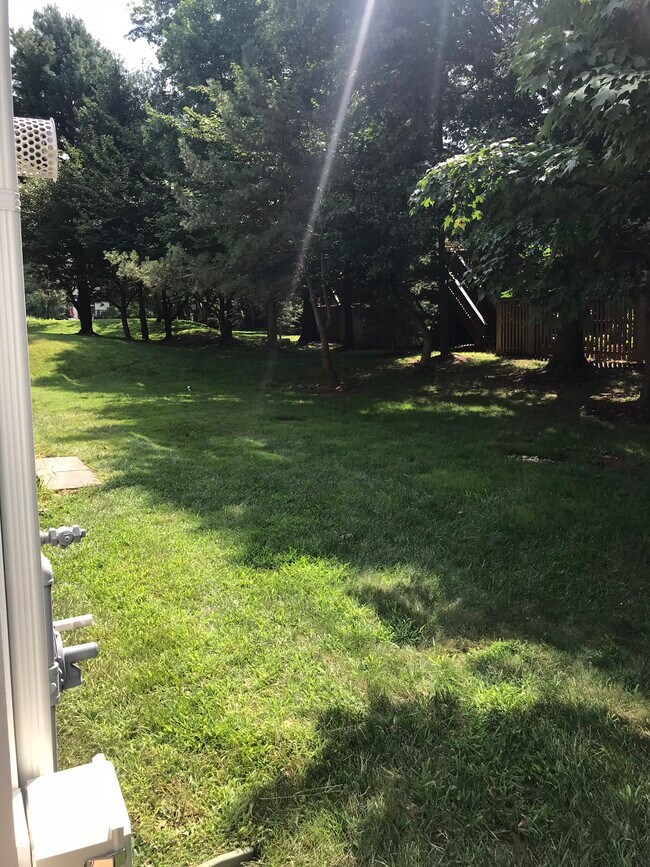 Building Photo - 10018 Vanderbilt Cir